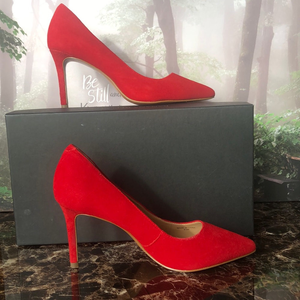 Banana Republic Madison 12-Hour Pump